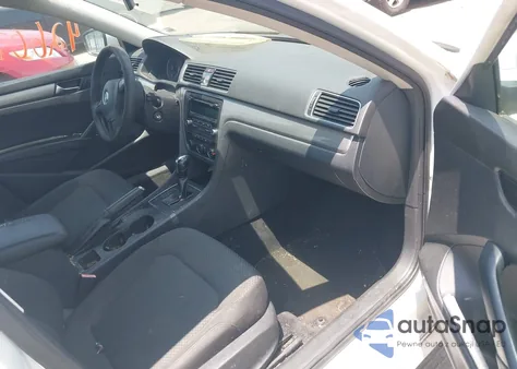 2013 Volkswagen Passat 2.5L S z USA, uszkodzony, nr VIN 1VWAP7A3XDC028293